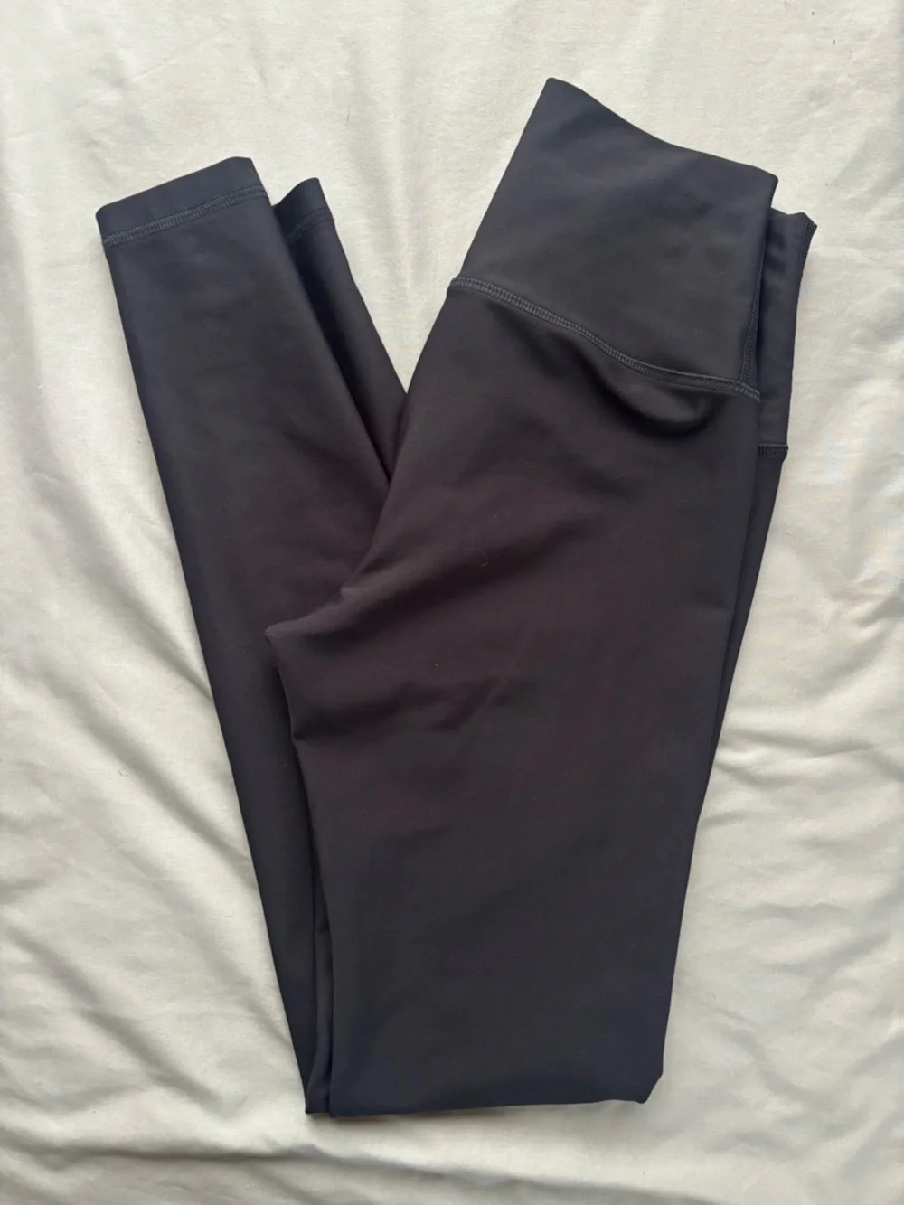 Old Navy Black High-Rise Active Leggings - Picture 3 of 3